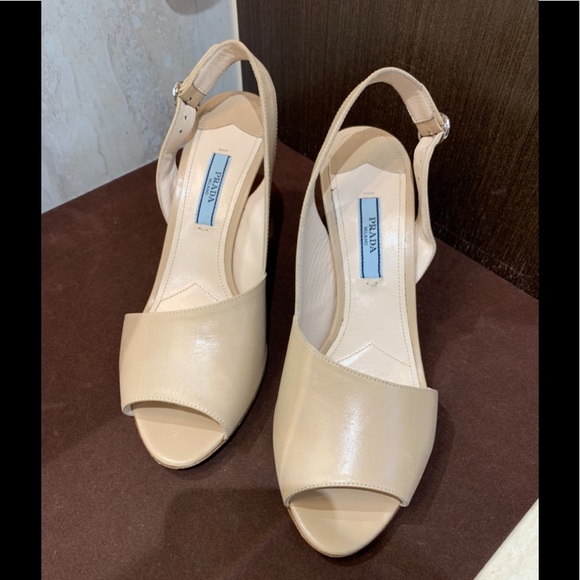 Prada Sandel -New With Out Tags - Picture 2 of 7